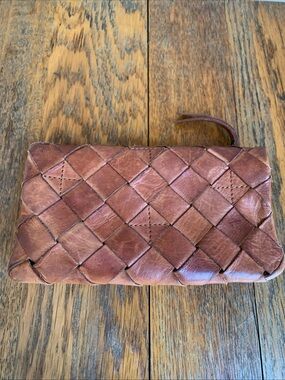 Vilenca Holland Brown Basketweave Bifold   Leather Wallet 7”x3.5”x1.25”
